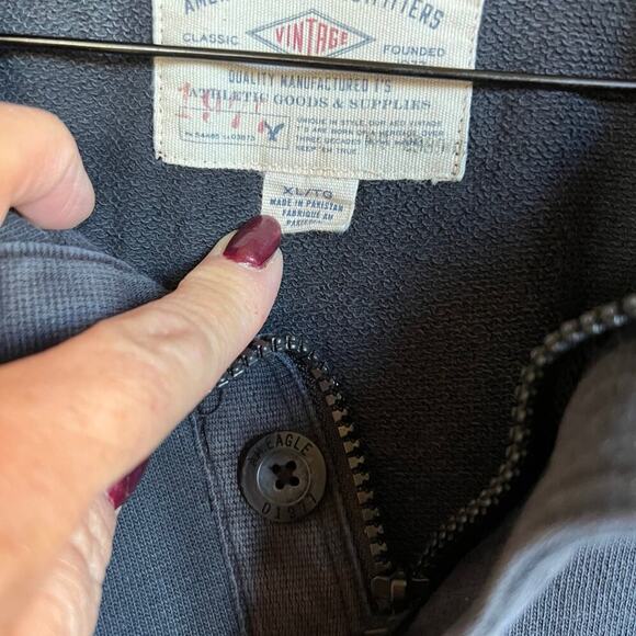 American Eagle Vintage Men’s size XL, navy distressed - Picture 3 of 8